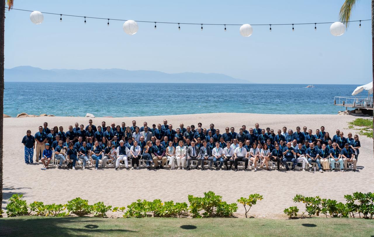 Invitados y miembros de Hytera Wings México